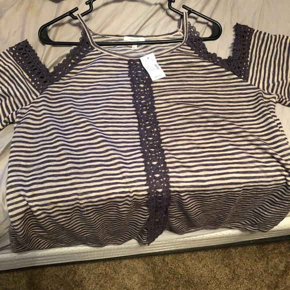 Maurice’s cold shoulder top. Size XL - Picture 3 of 3